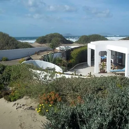 Sleeps 2 Wifi * Famara