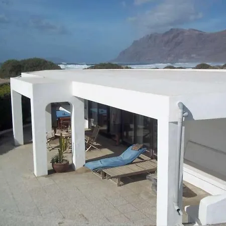 Sleeps 2 Wifi * Famara
