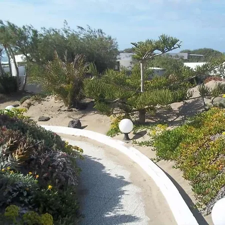 Sleeps 2 Wifi Holiday home Famara
