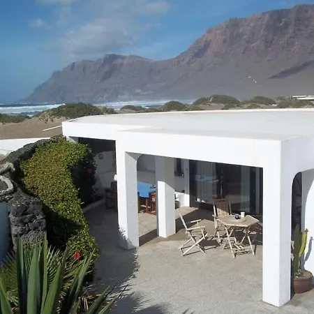 Sleeps 2 Wifi Holiday home *
