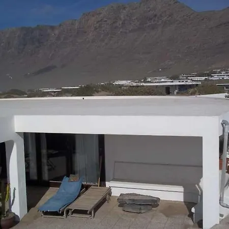 Sleeps 2 Wifi Holiday home Famara