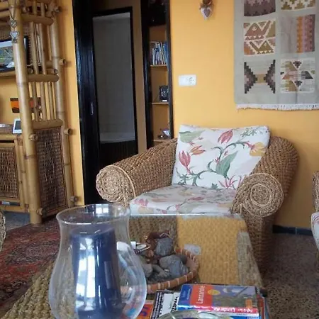 Sleeps 2 Wifi Holiday home Famara