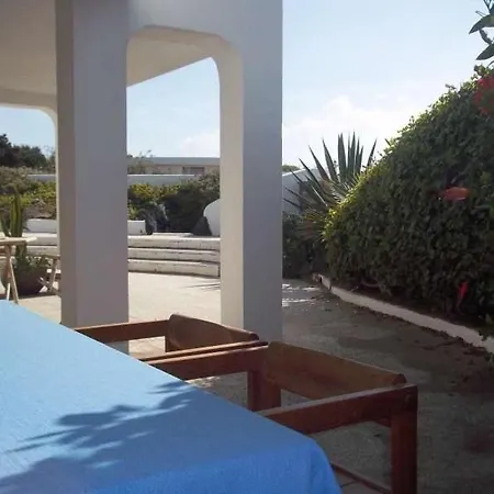 Sleeps 2 Wifi Holiday home Famara